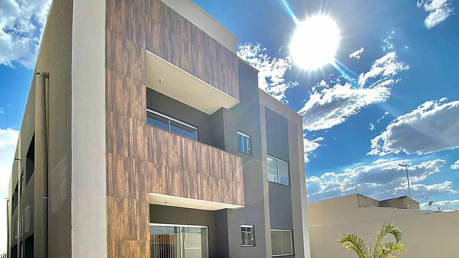 Fachada do Residencial Nelson R. Teixeira, primeira obra da Patrimonial, entregue em Cidade Ocidental, GO